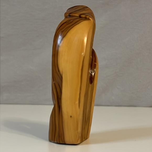Small Olive Wood Sculpture of the Holy Family - Picture 4 of 10
